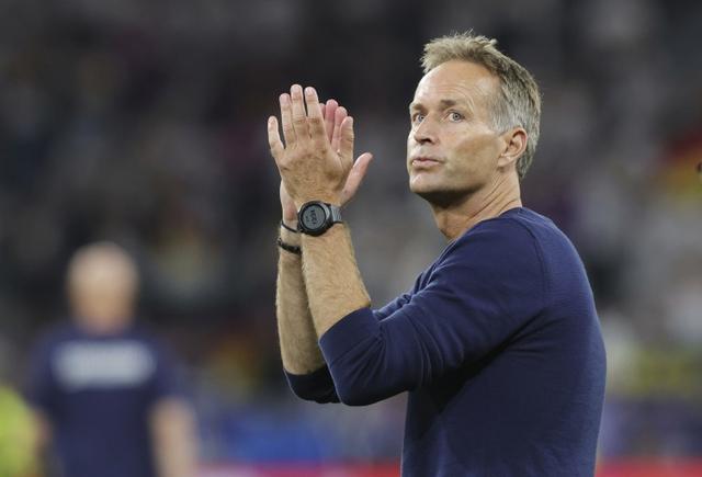 队双后腰位, hs, 我认为他踢