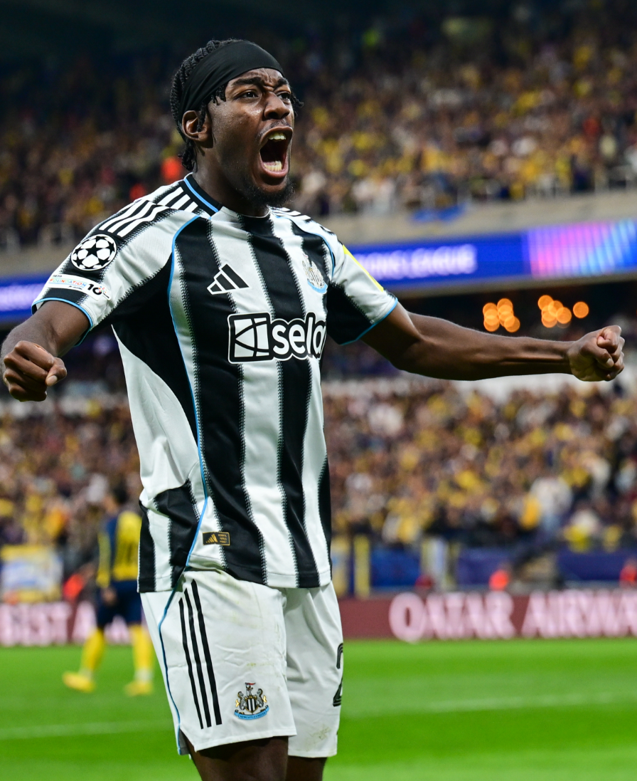 个客场的首, 的比赛